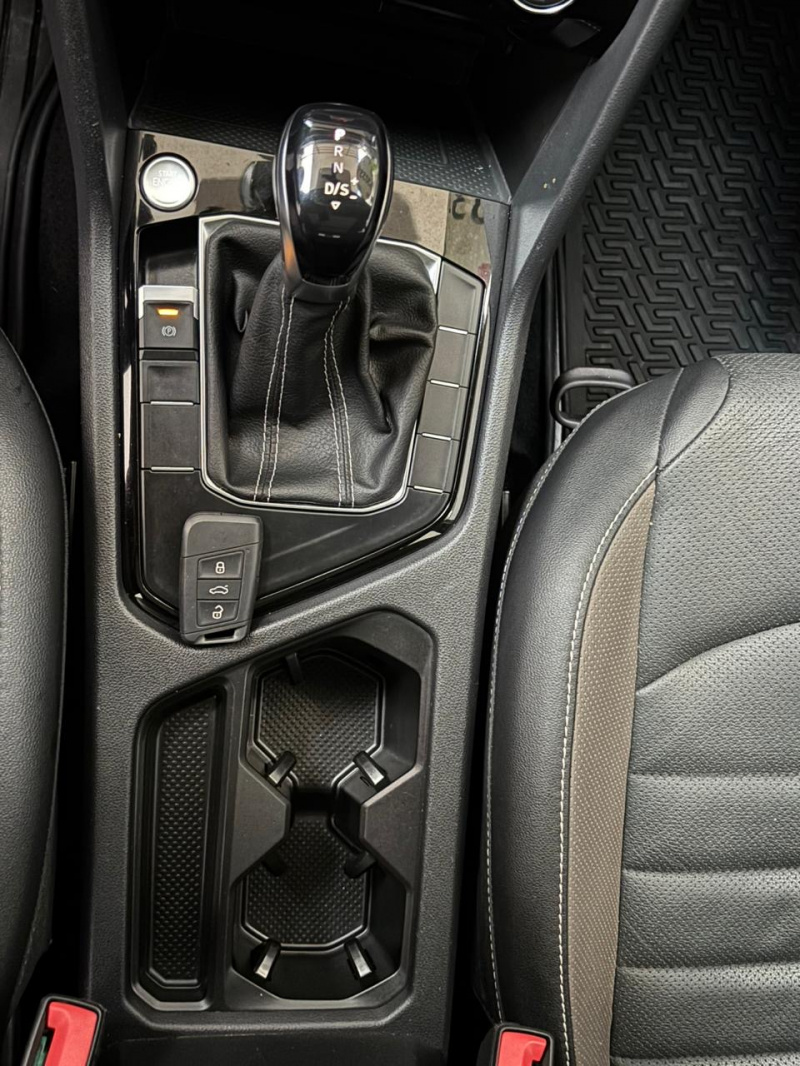 Volkswagen Taos  5 pts. Highline Black, 1.4T, 150 HP, TA, piel, f. led, TP, rieles en techo, RA-18 2022